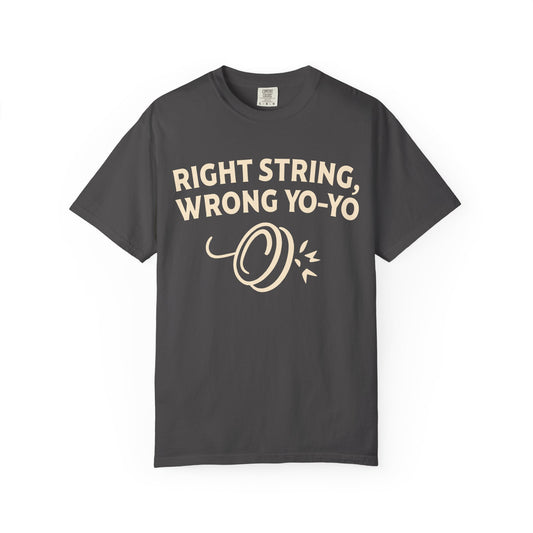 "Right String, Wrong Yo-Yo" Men's T-Shirt – Funny Birthday Gift for Men